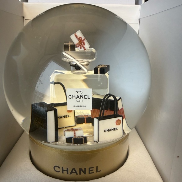CHANEL Snow Globe with Gold Base - Picture 4 of 7